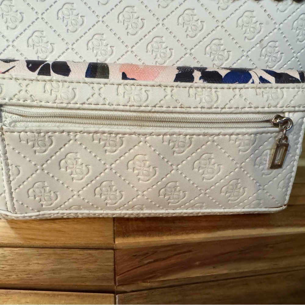 Guess Floral Patterned Wallet - Picture 2 of 3